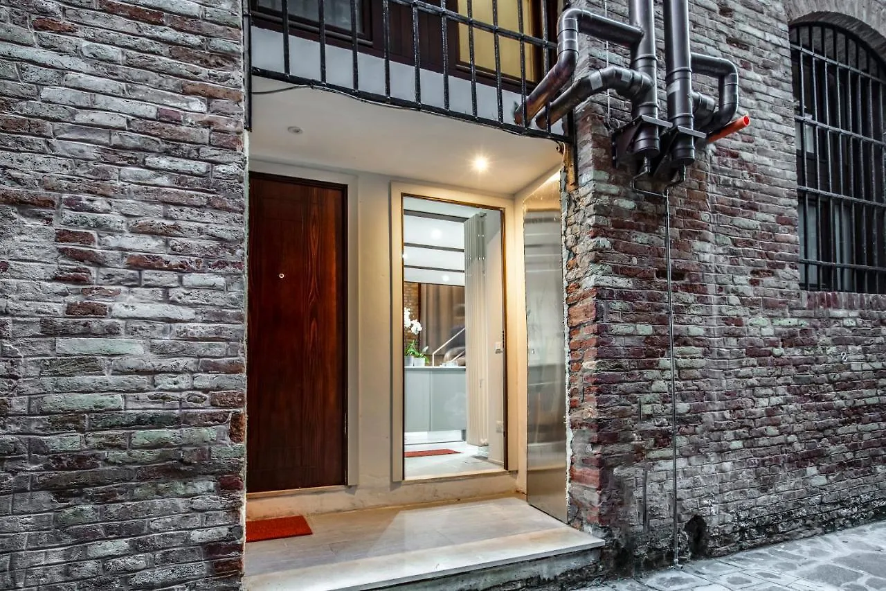 Apartment Industrial Loft Venice R&R