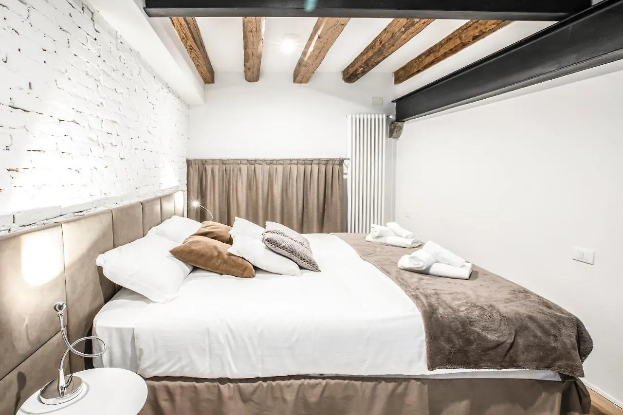 Apartment Industrial Loft Venice R&R