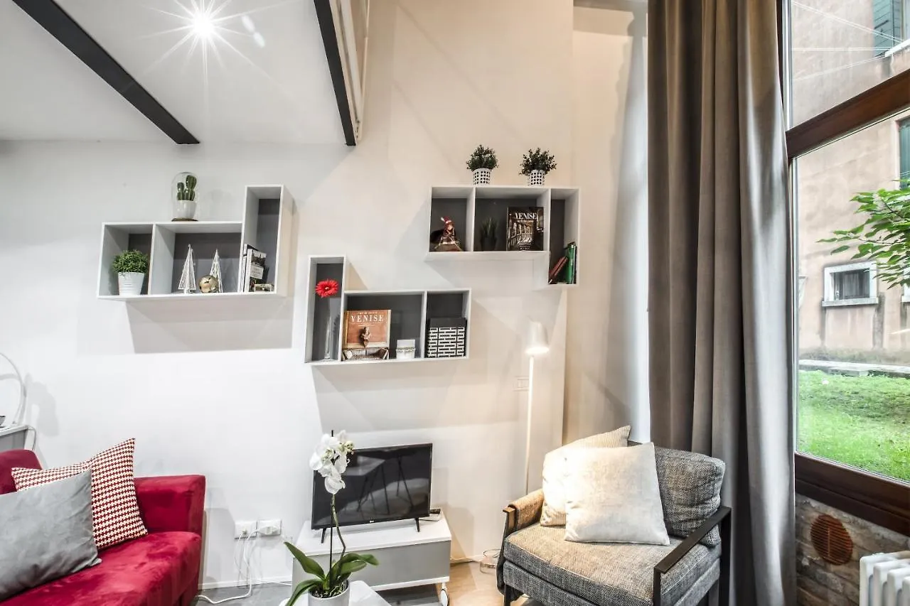 Industrial Loft Venice R&R Apartment