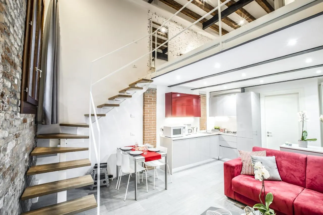 Apartment Industrial Loft Venice R&R